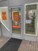 Стоял на холоде около 15 минут в ожидании открытия аптеки.